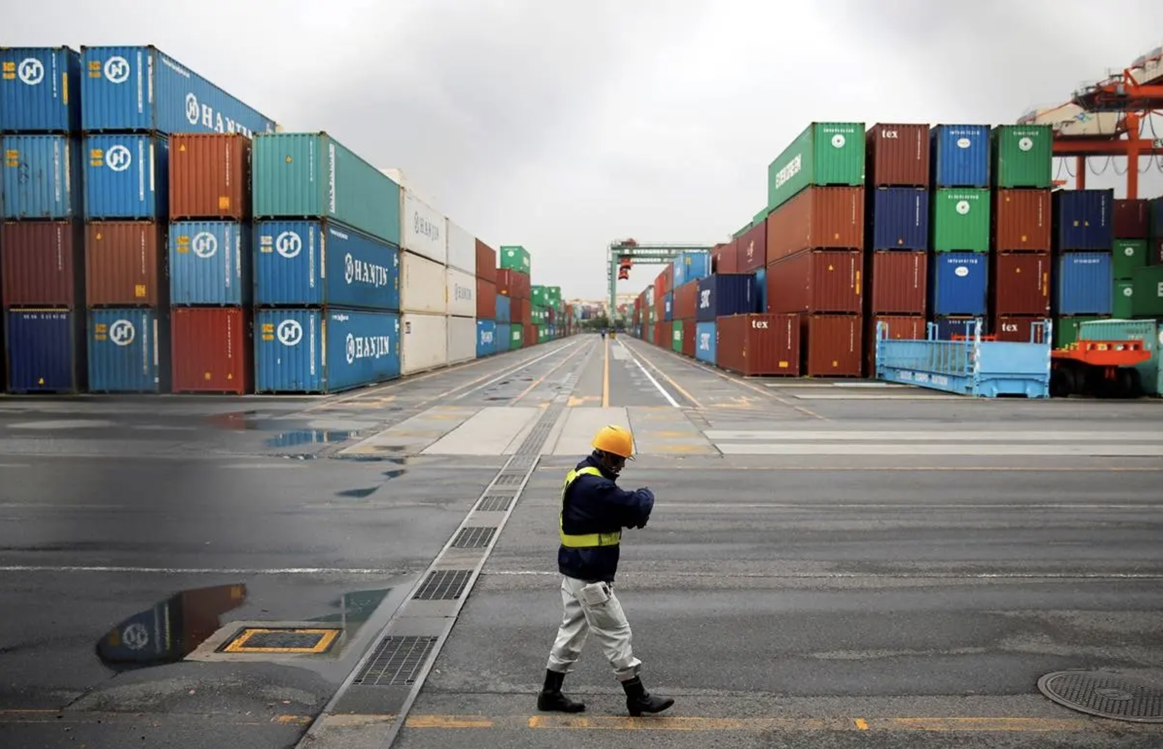 Japan’s Exports Grow Helped By China Even as Global Risks Rise